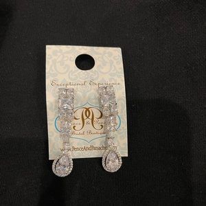 Earrings! Beautiful Swarovski crystal dangle earring set. Brand New, never worn.